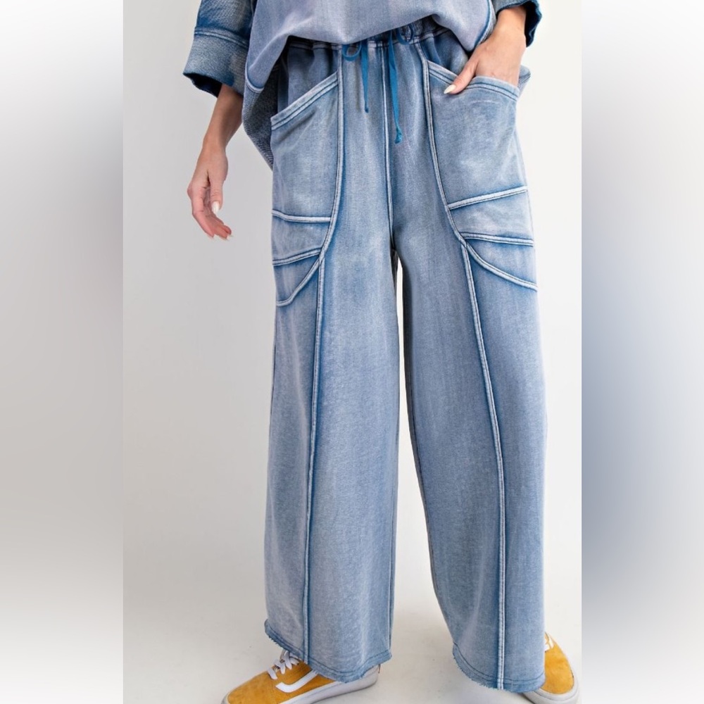 easel Light Blue Washed Wide-Leg Cargo Pants